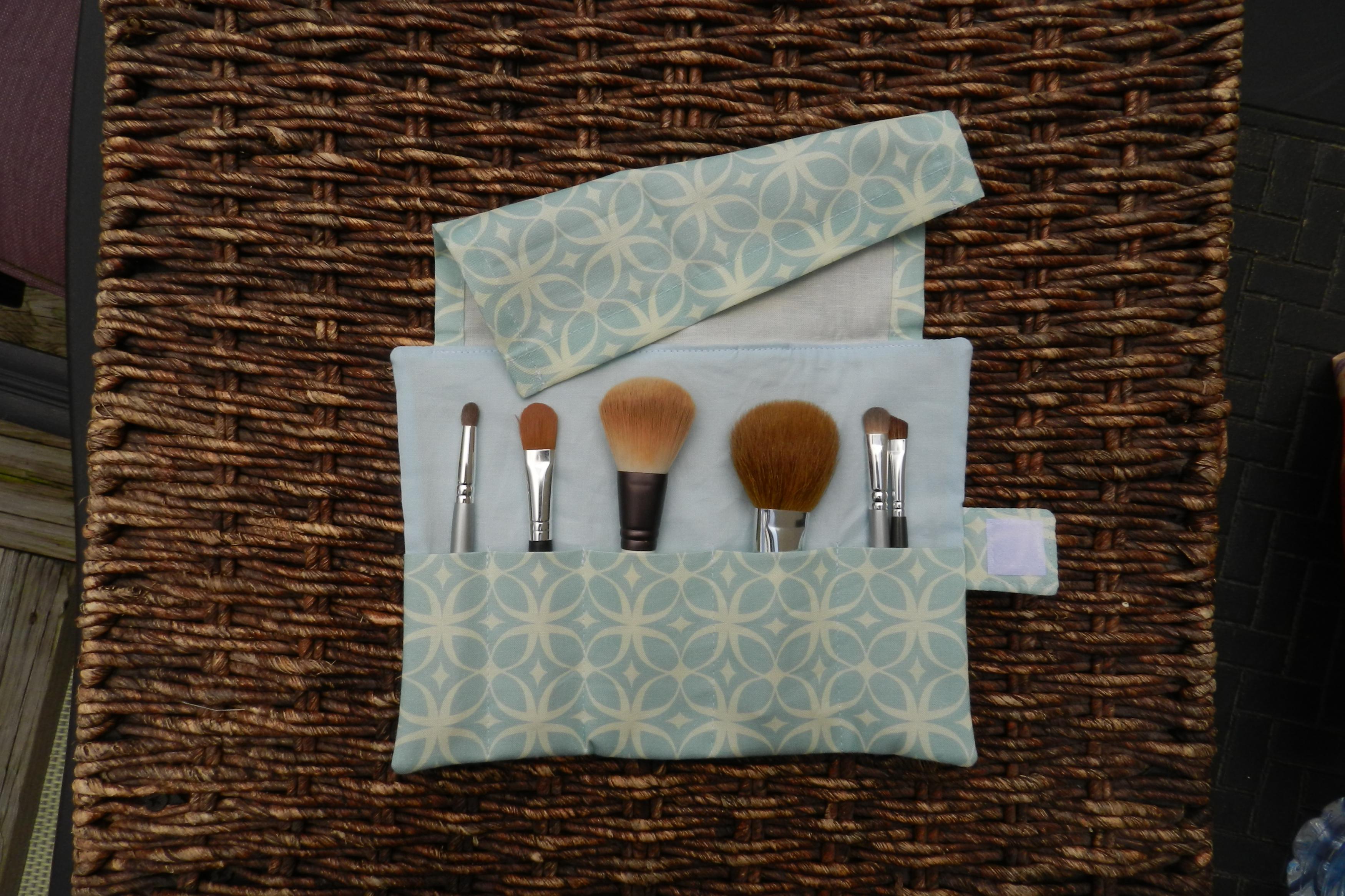 Mineral Makeup Brush Roll on Luulla